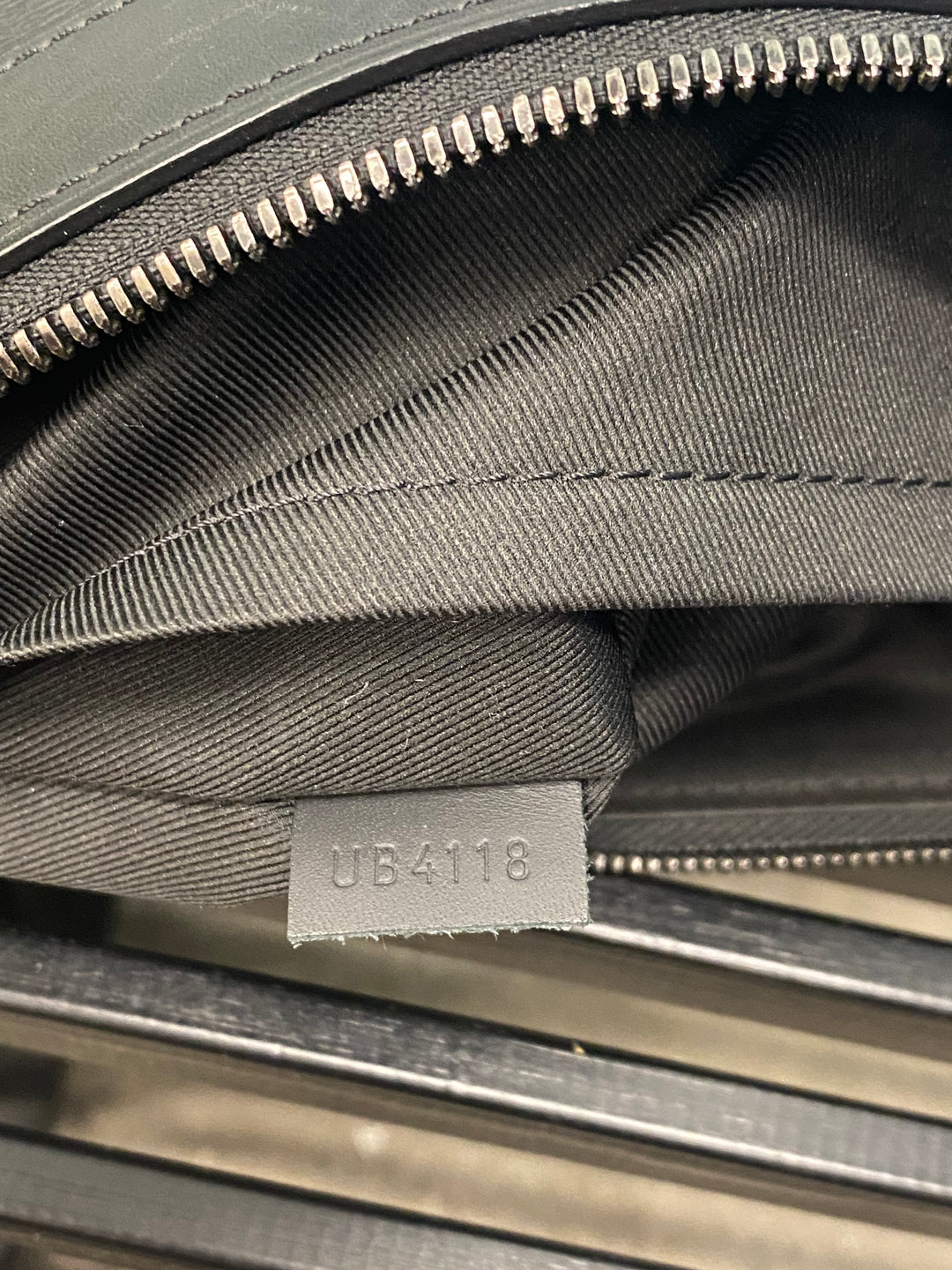 Louis Vuitton Shadow Monogram Discovery Pochette (8024)