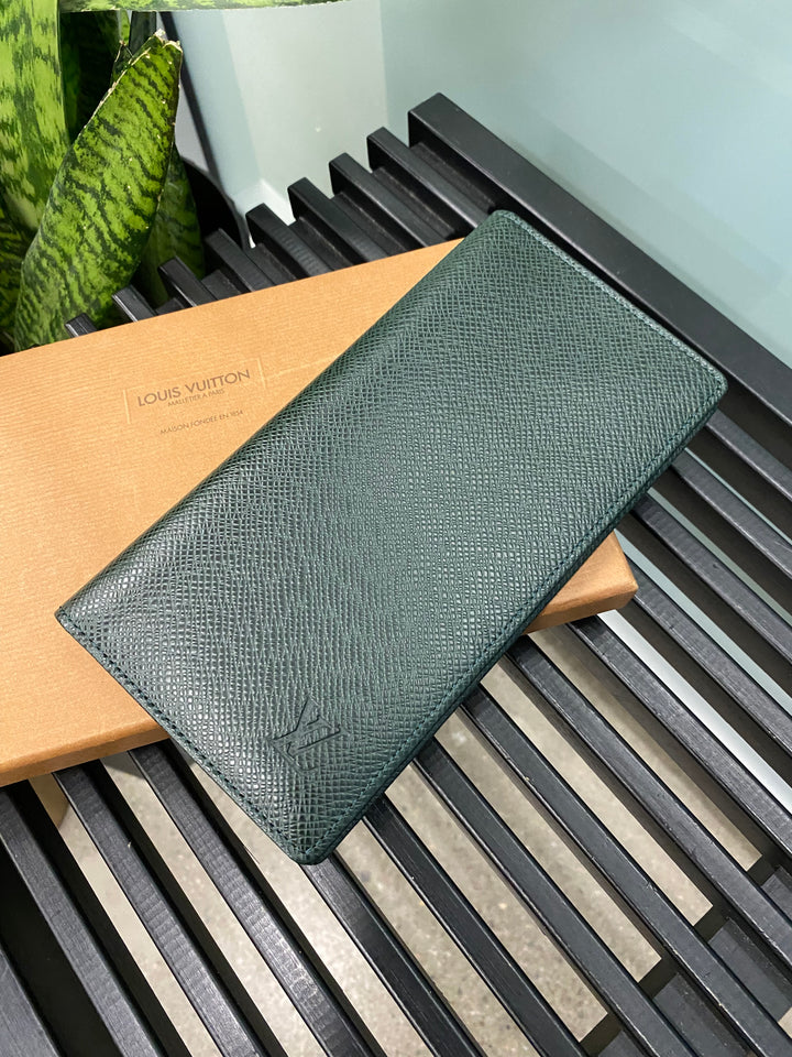 Louis Vuitton Green Taiga Leather Long Bifold Wallet (2495)