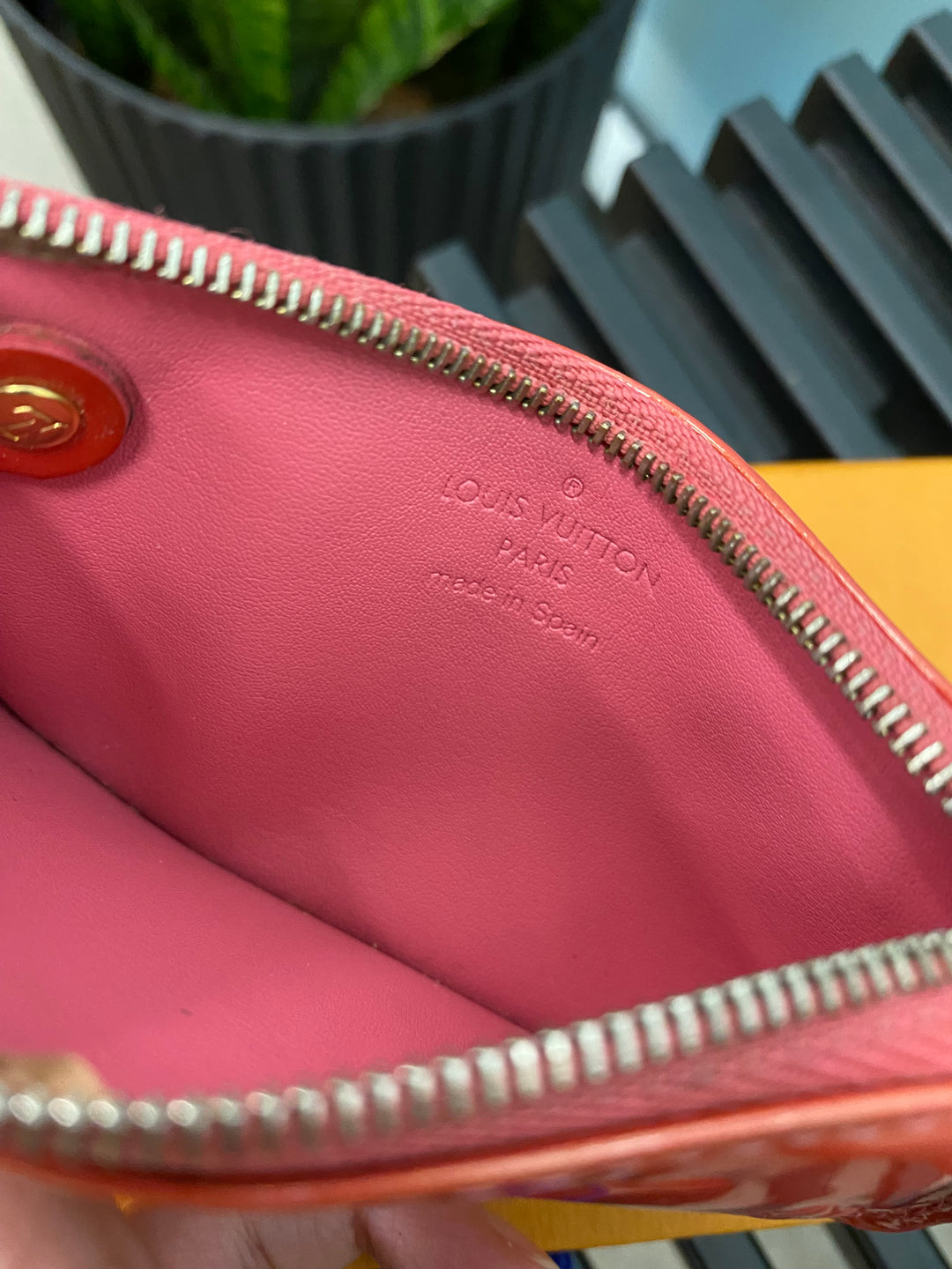 Louis Vuitton Pink Vernis Key Cles (3235)