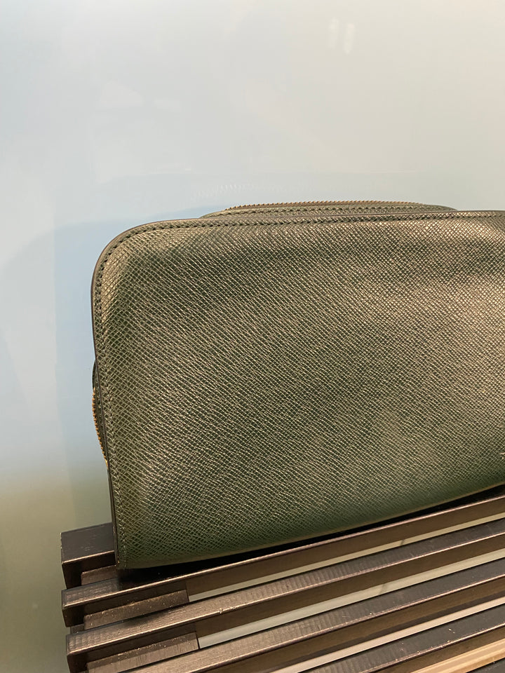 Louis Vuitton Green Taiga Leather Baikal Pouch (7581)