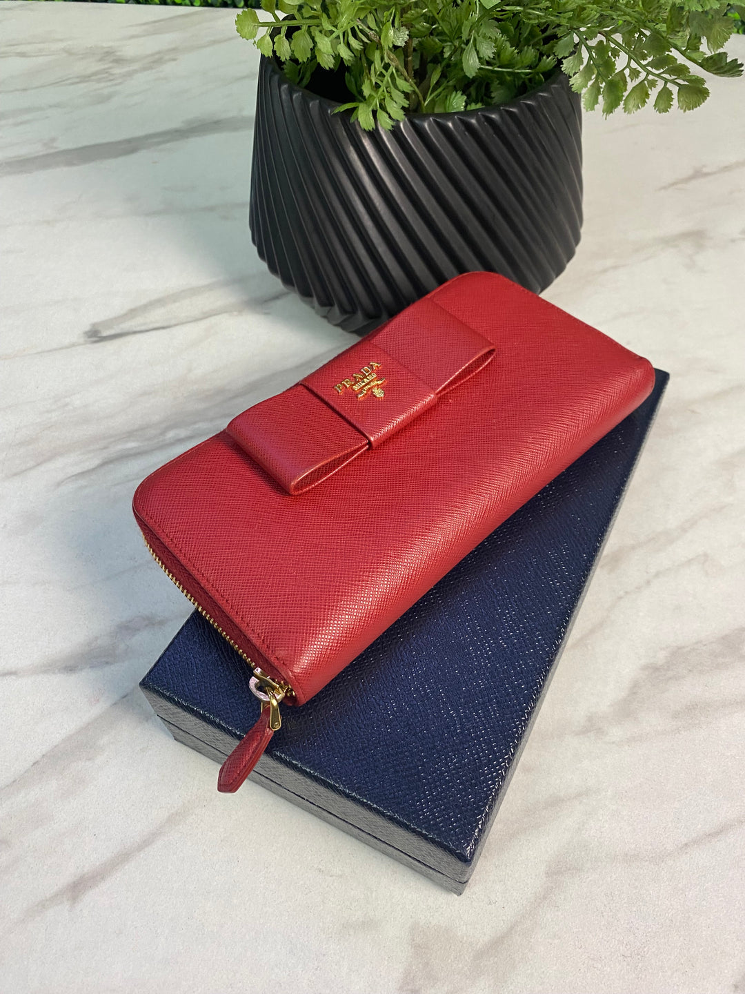 Prada Red Saffiano Bow Zippy Wallet (0958)