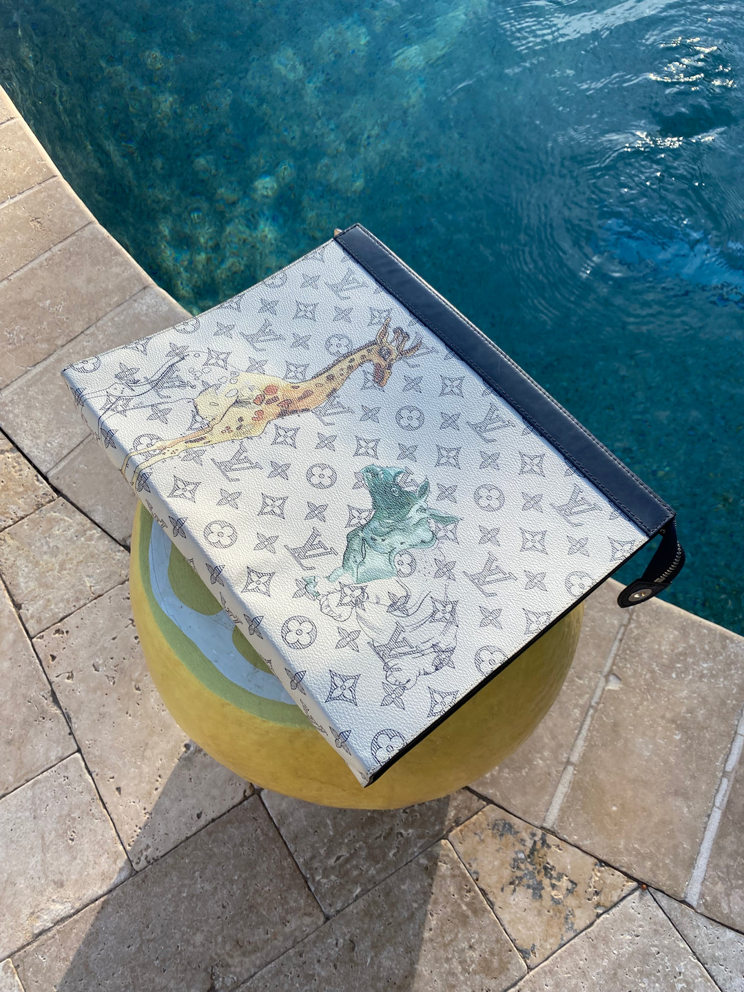 Louis Vuitton Savane Monogram Chapman Pochette Voyage GM (0806)