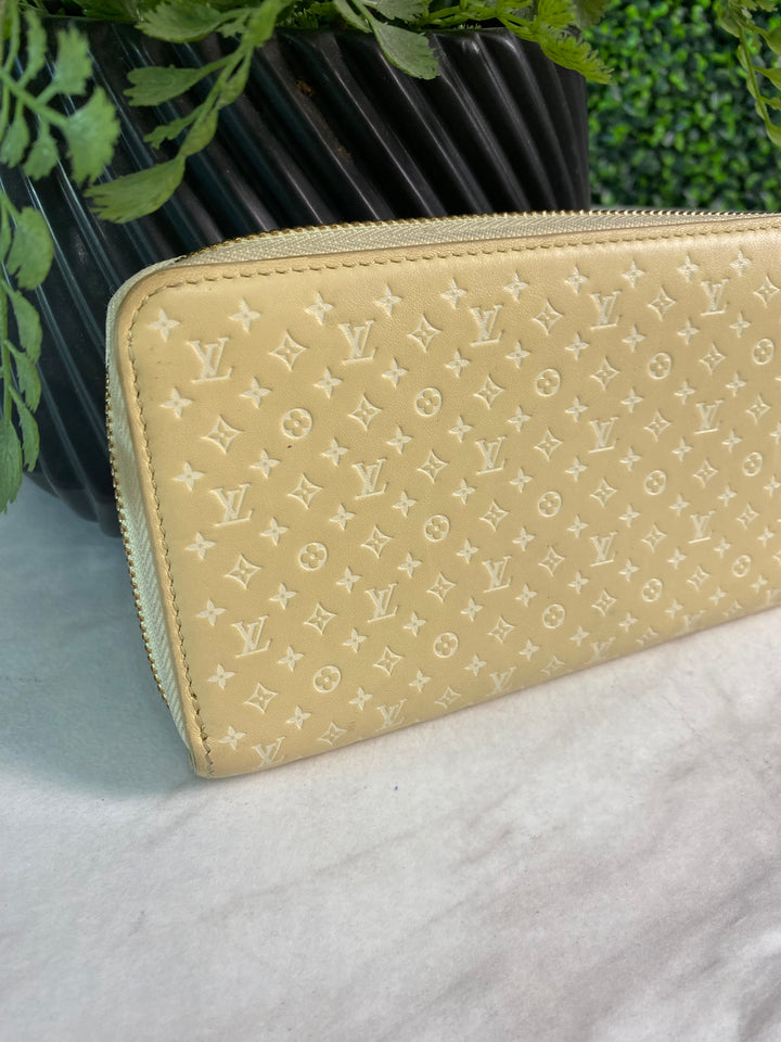 Louis Vuitton Calfskin Nanogram Embossed Zippy Wallet (0504)