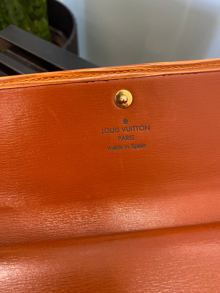 Louis Vuitton Cedar Epi International Long Wallet (9836)