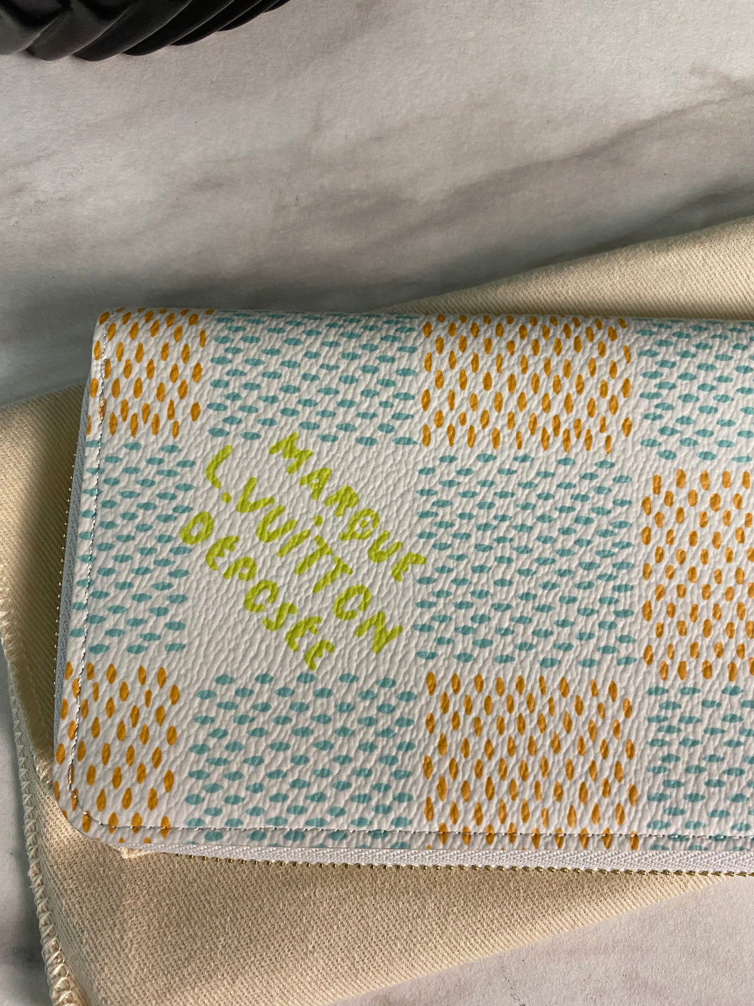 Louis Vuitton Damierlicious Zippy Wallet (803)