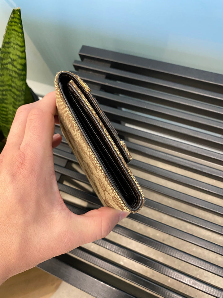 Gucci Brown GG Sherry Line Compact Wallet (2201)