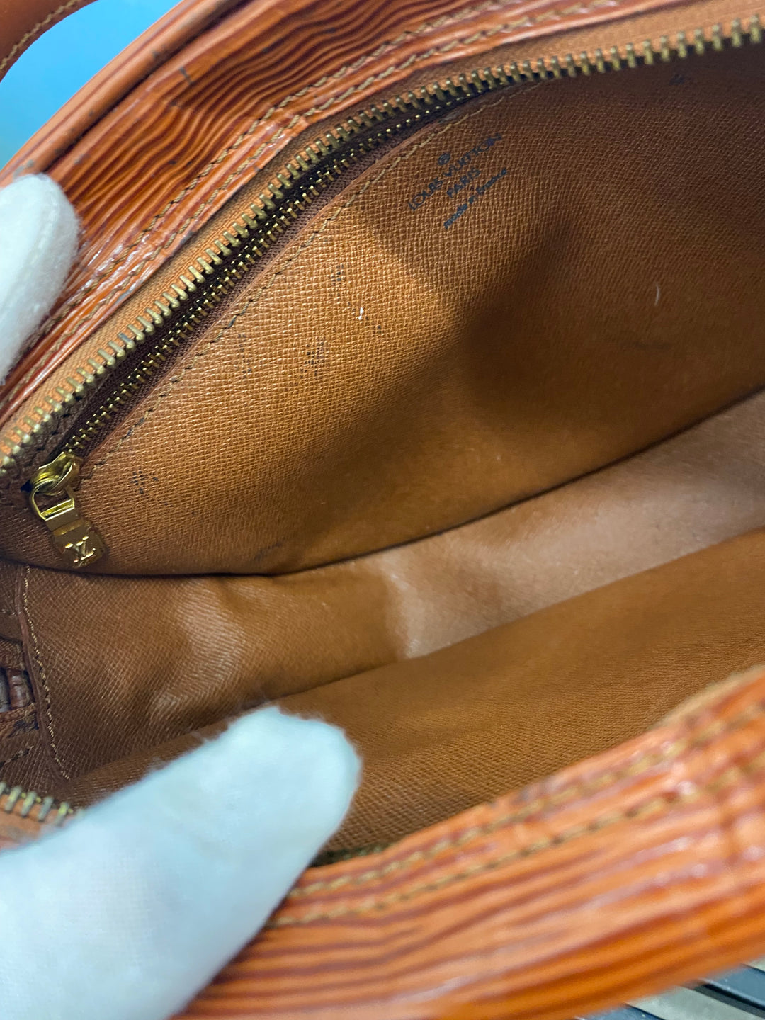 Louis Vuitton Cognac Epi Jeune Fille Crossbody Bag (0901)