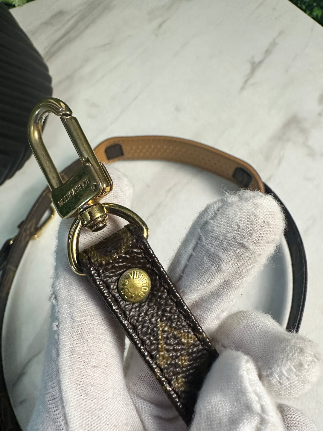 Louis Vuitton Monogram Strap (2209)