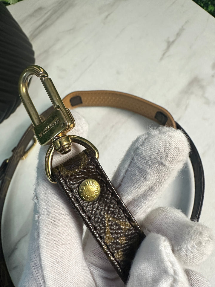 Louis Vuitton Monogram Strap (2209)