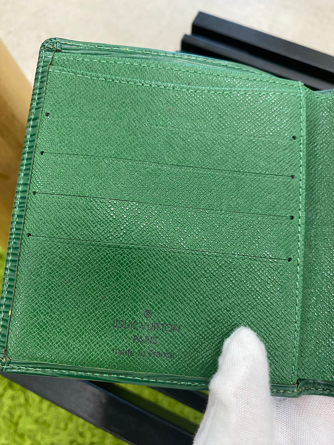Louis Vuitton Green Epi Compact Wallet (8237)