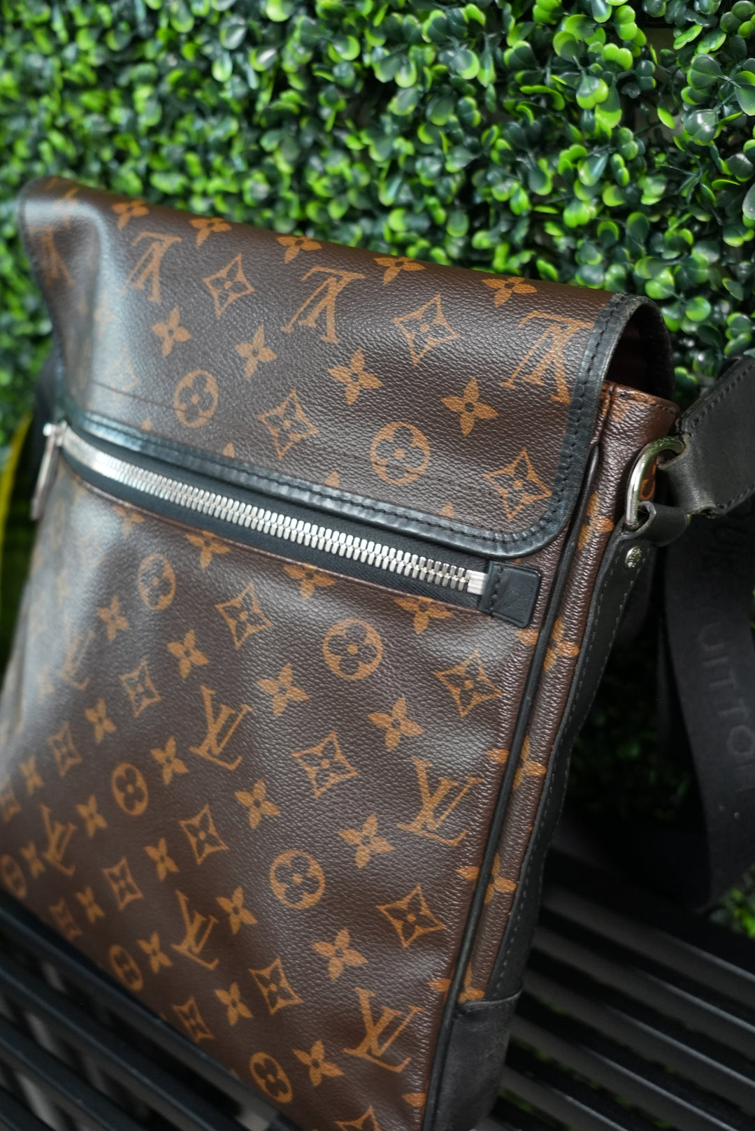 Louis Vuitton Macassar bus shoulder bag