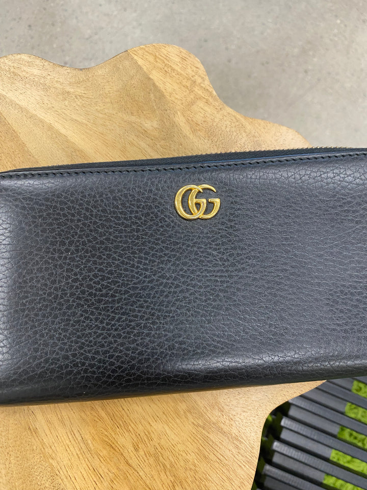 Gucci Black Pebbled Leather Marmont Zippy Wallet (3727)