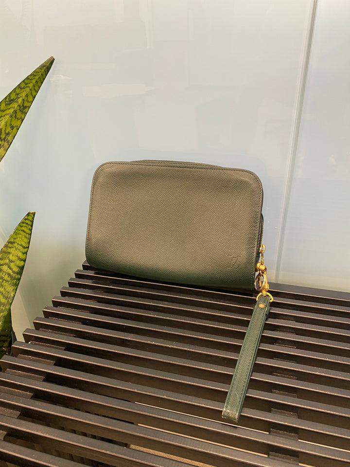 Louis Vuitton Green Taiga Leather Baikal Pouch (7581)