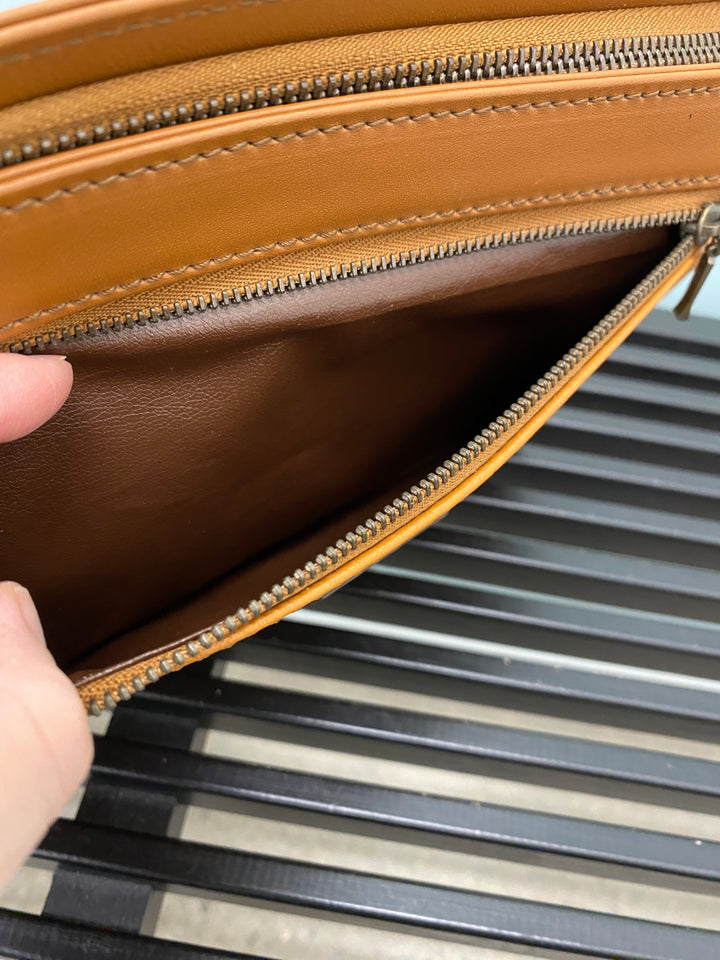 Burberry Vintage Leather Pouch (8754)