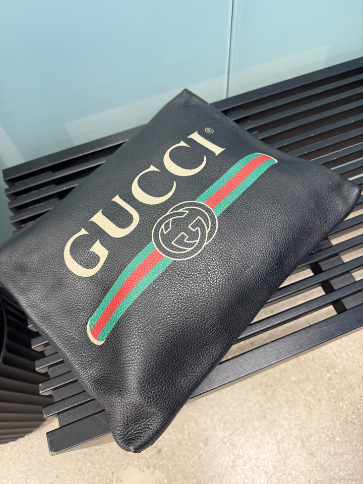 Gucci Pebbled Leather Logo Pouch (7783)