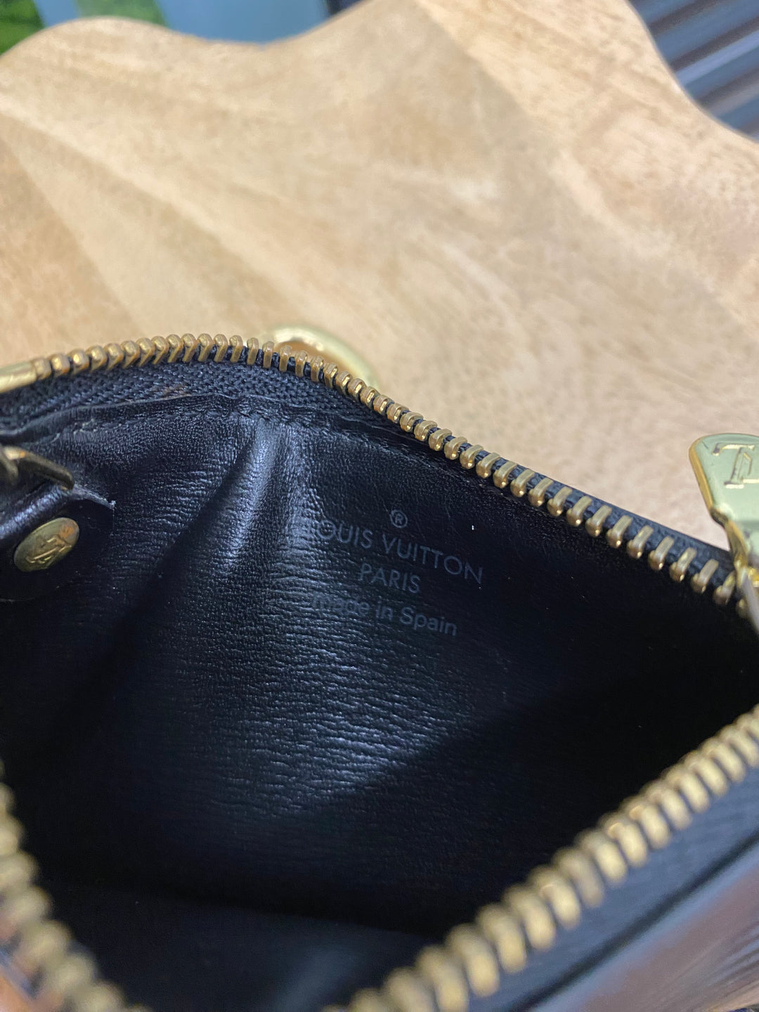 Louis Vuitton Black Epi Key Cles (7898)