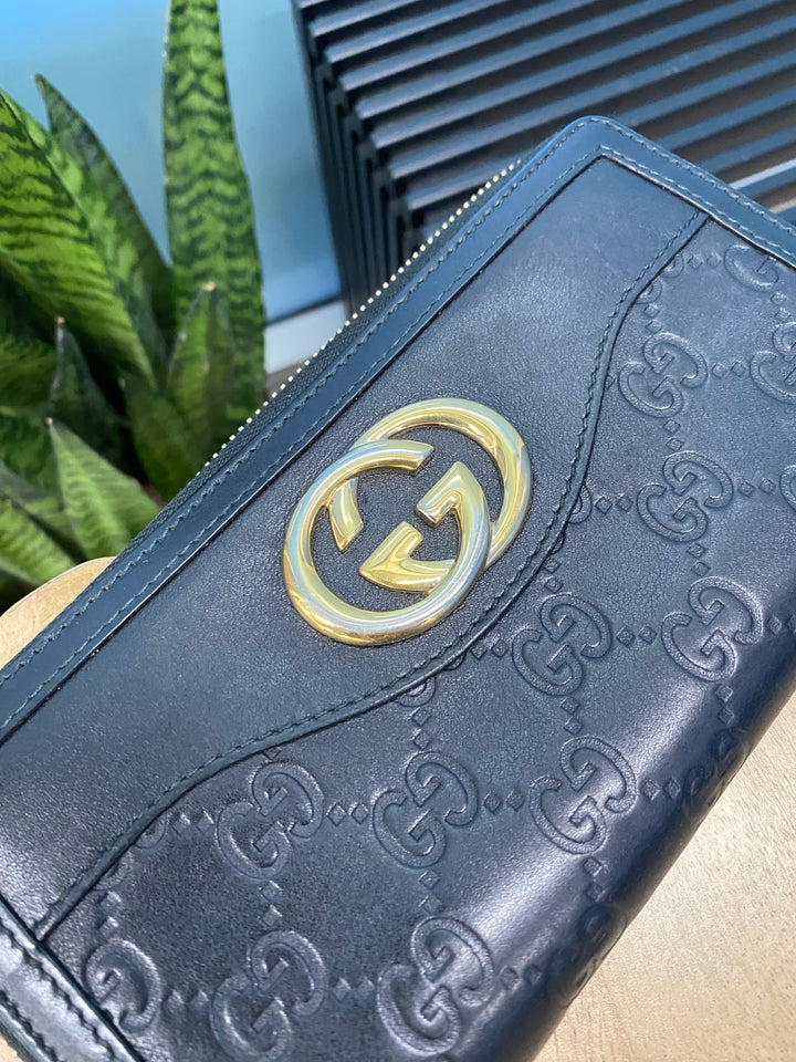Gucci Black Leather Interlocking GG Zippy Wallet (1784)