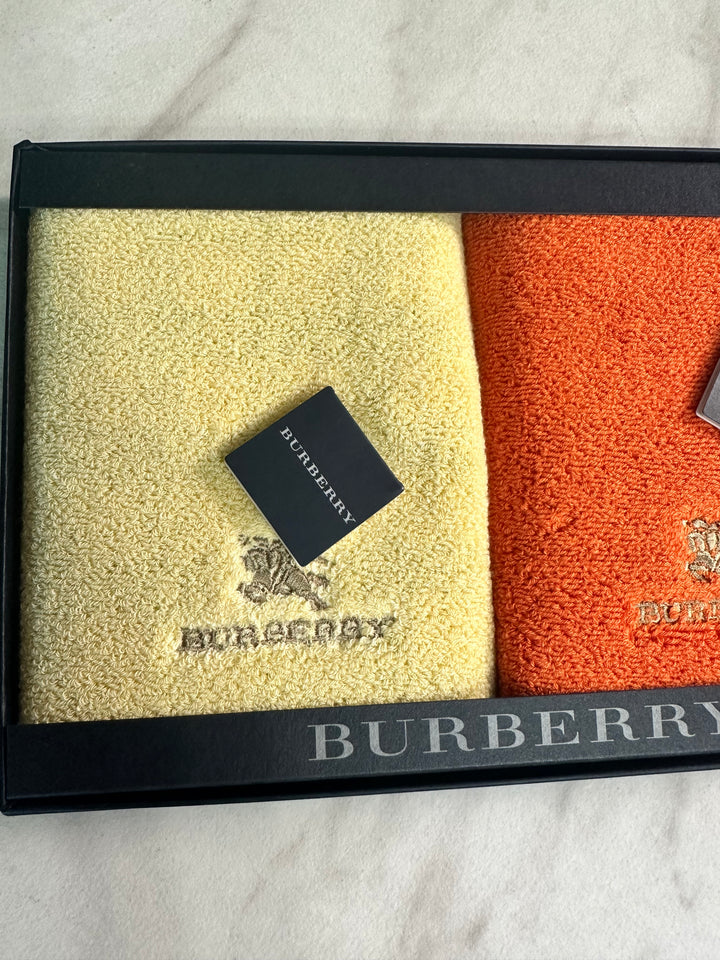 Burberry 2 Towel Set (7638)