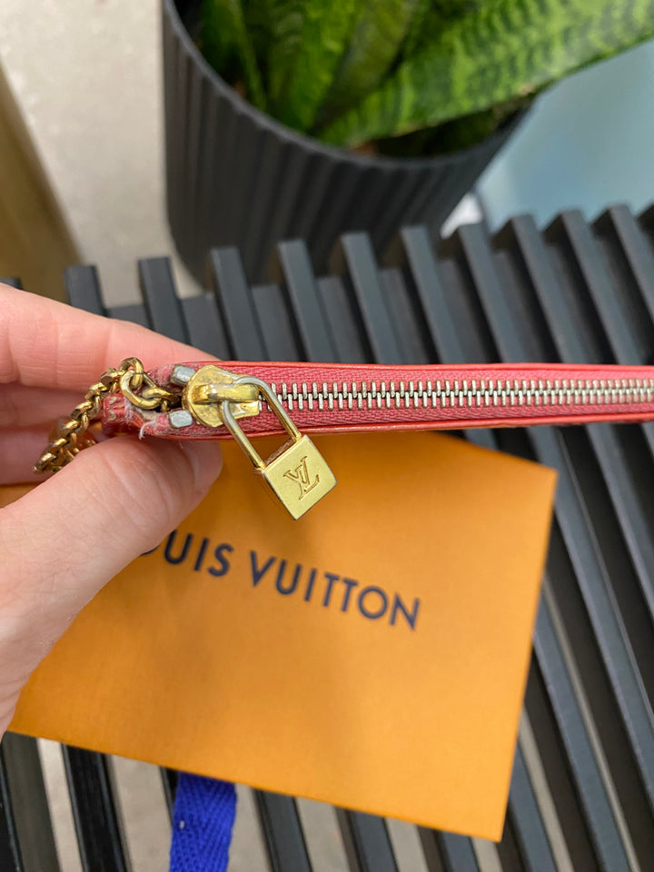Louis Vuitton Pink Vernis Key Cles (3235)