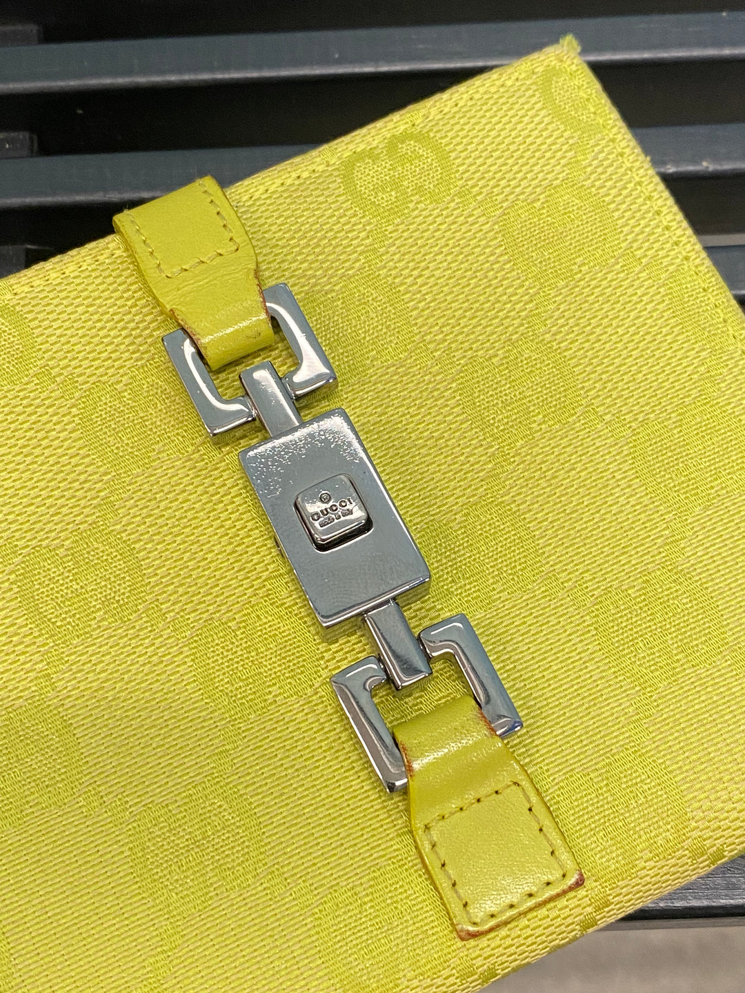 Gucci Neon GG Canvas Jackie Compact Wallet (1812)