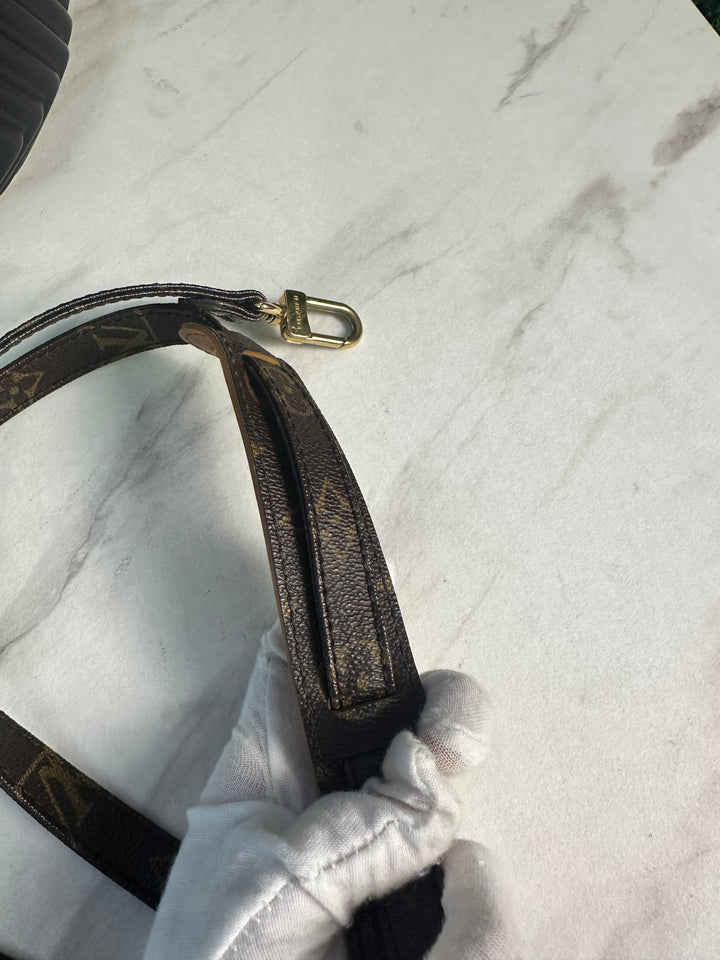 Louis Vuitton Monogram Strap (2209)