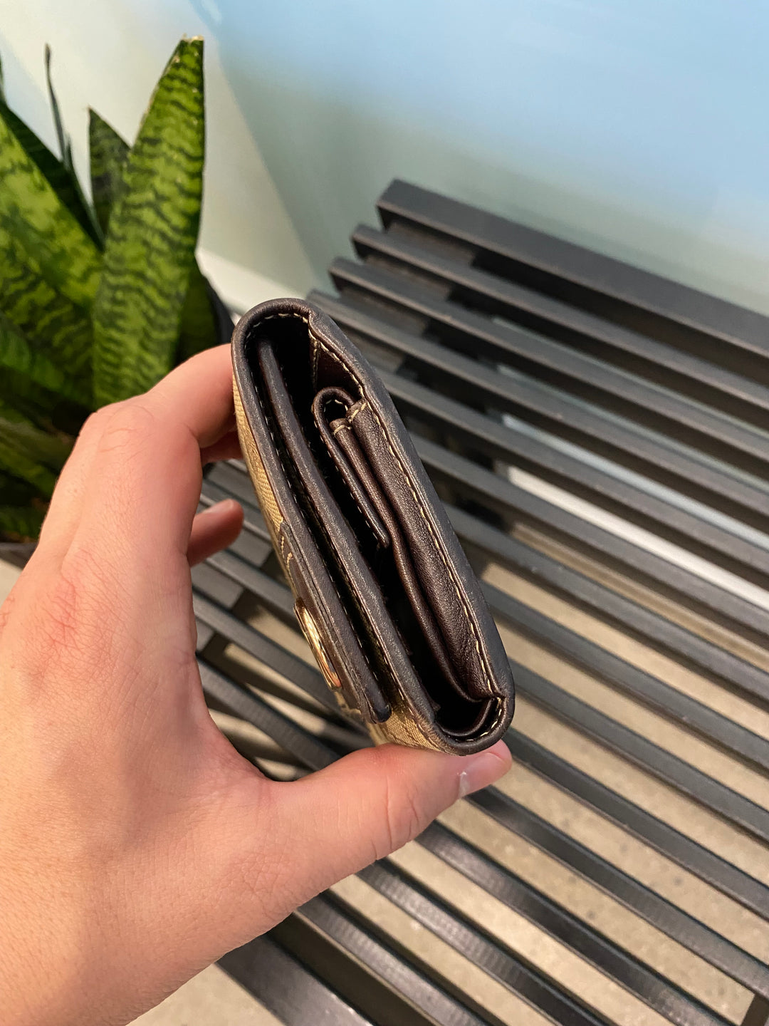 Gucci GG Canvas Compact Wallet (2745)