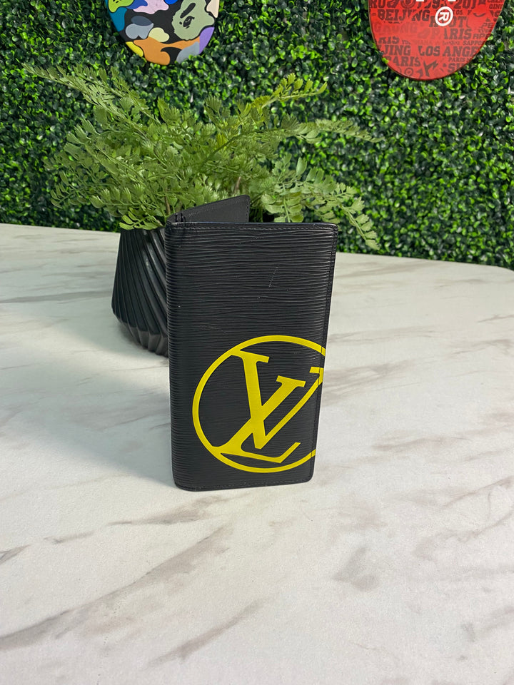 Louis Vuitton Black Epi Giant Logo Brazza Wallet (6844)