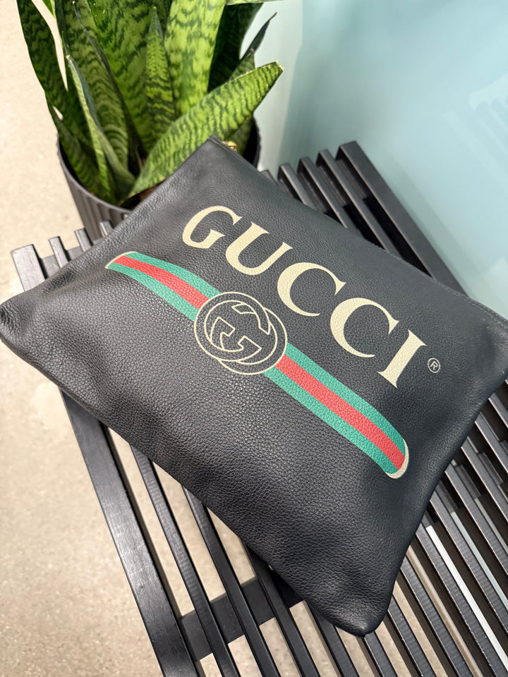 Gucci Pebbled Leather Logo Pouch (7783)