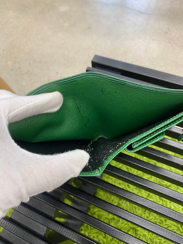 Louis Vuitton Green Epi Compact Wallet (8237)
