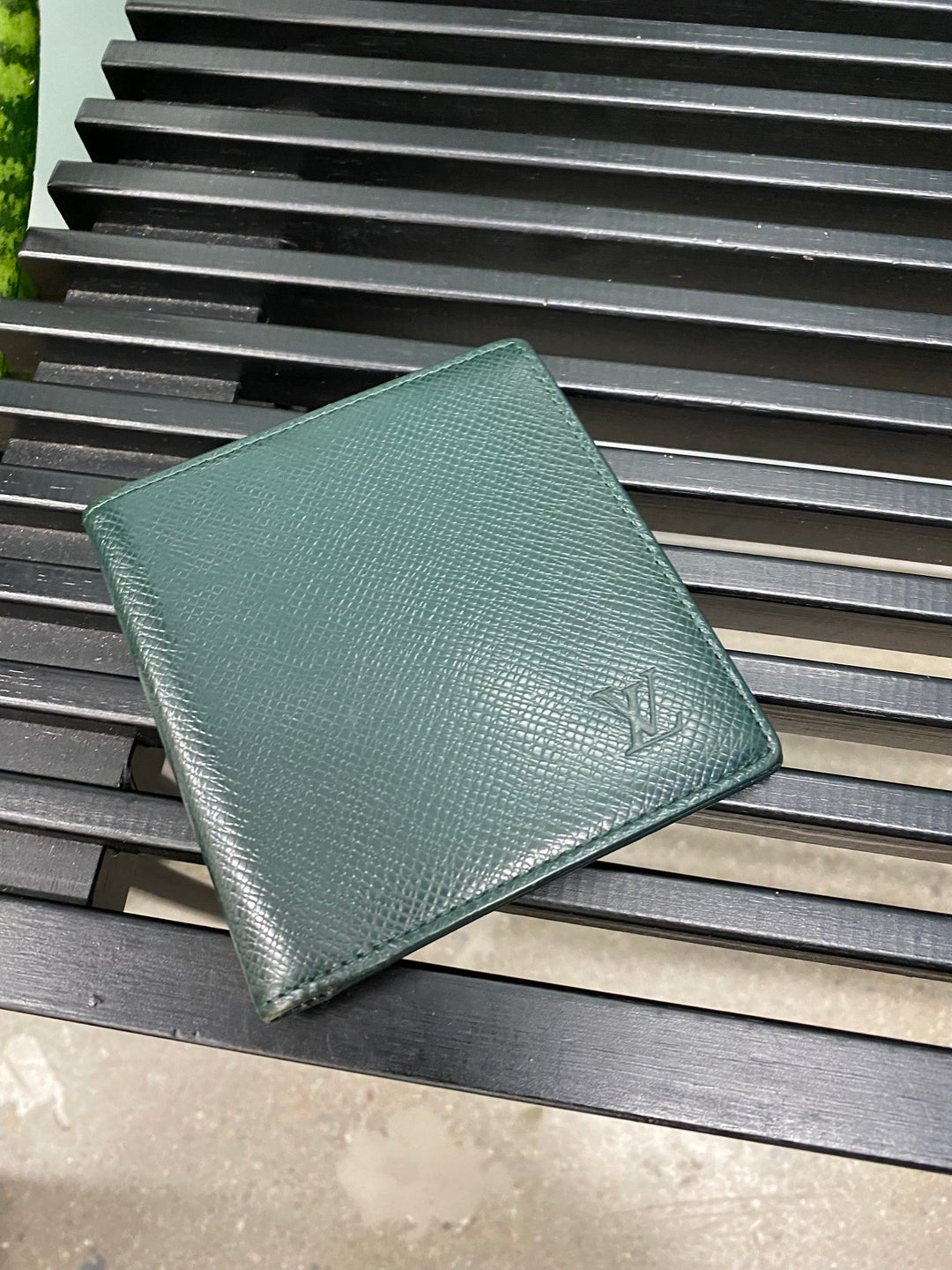 Louis Vuitton Green Taiga Leather Billfold Wallet (8623)