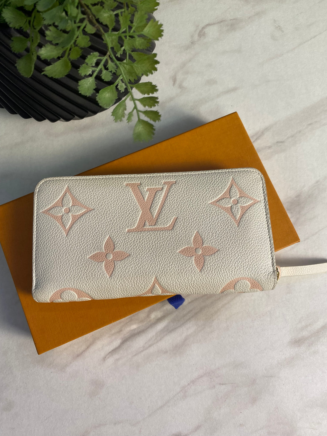 Louis Vuitton Empreinte Giant Monogram Zippy Wallet (6409)