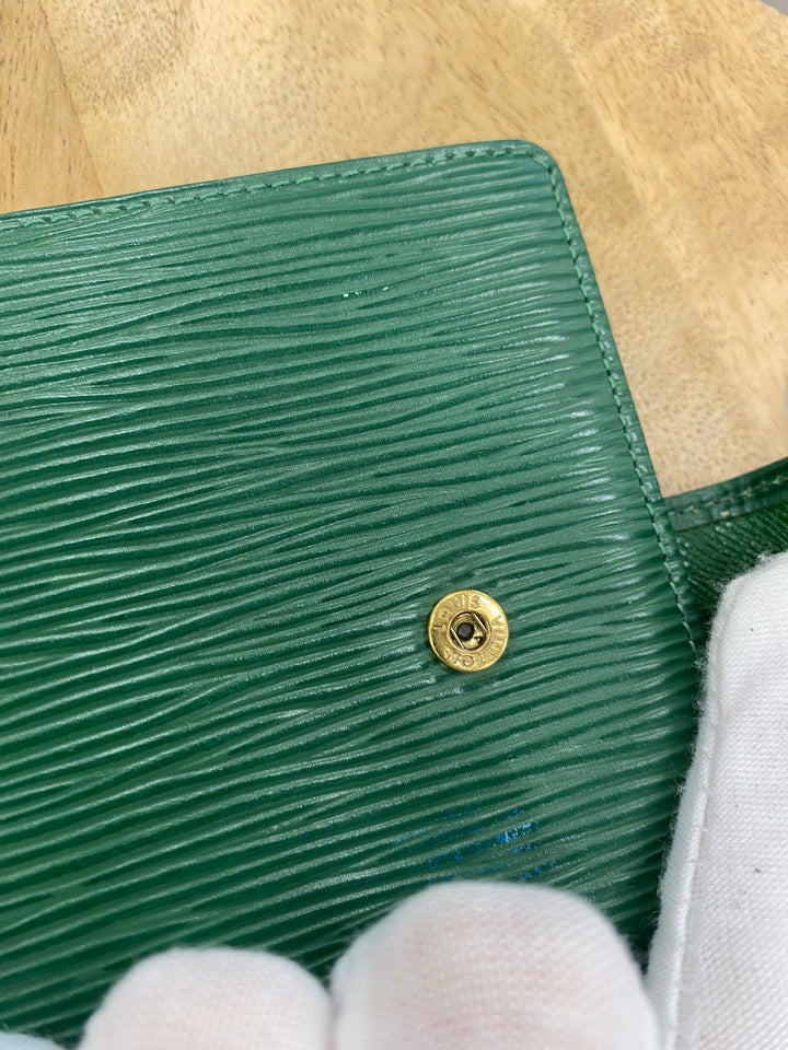 Louis Vuitton Green Epi Compact Wallet (8237)