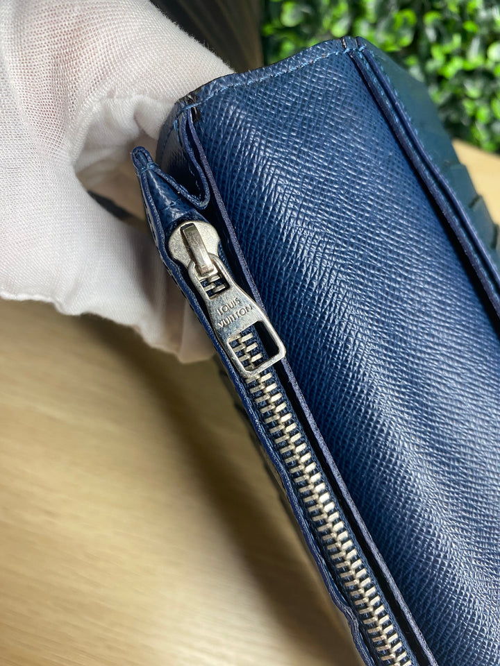 Louis Vuitton Navy Taiga Leather Brazza Wallet (2426)