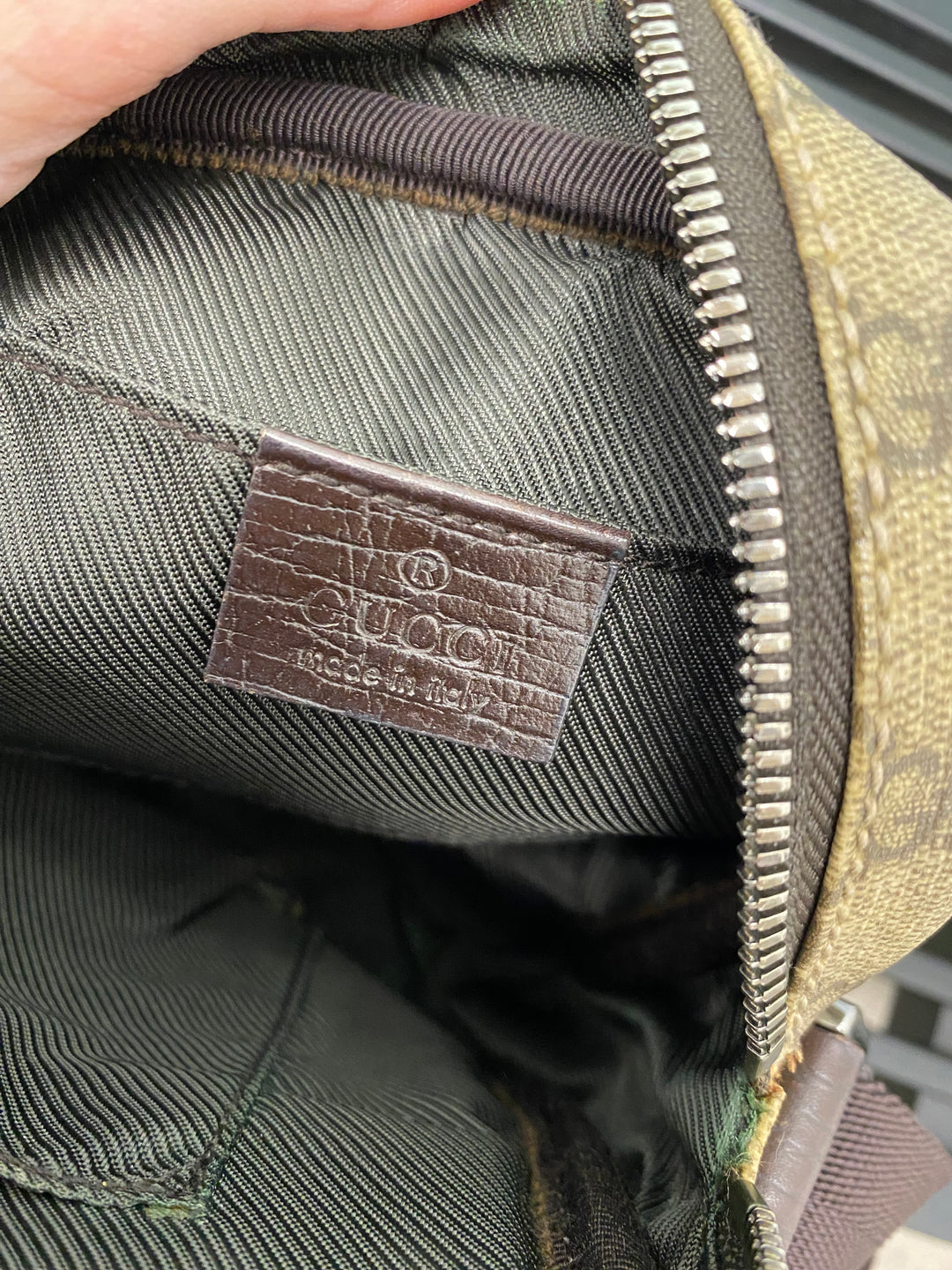 Gucci GG Supreme Crossbody Bag (6932)