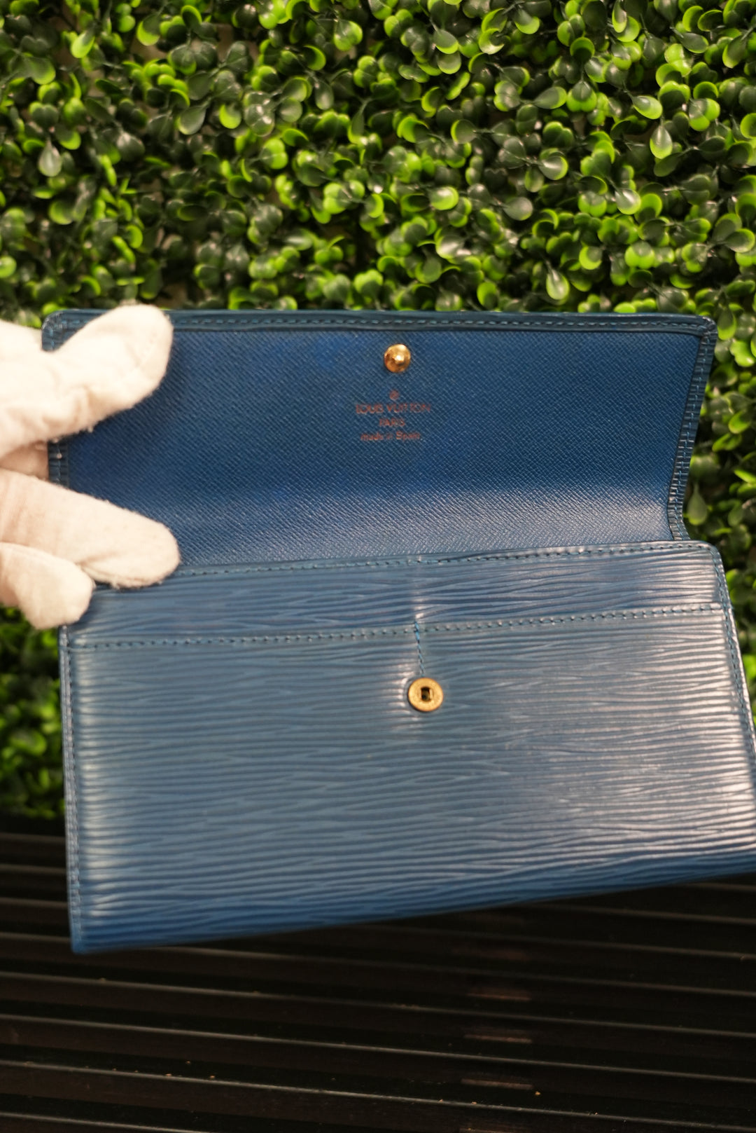 Louis Vuitton Blue Epi Sarah Long Wallet (551)