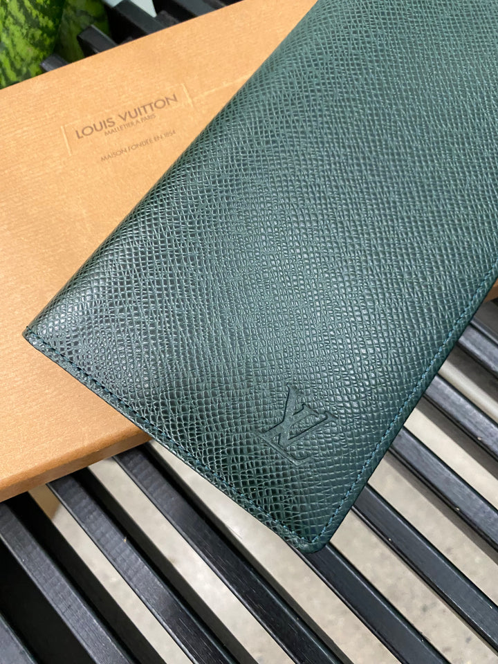 Louis Vuitton Green Taiga Leather Long Bifold Wallet (2495)