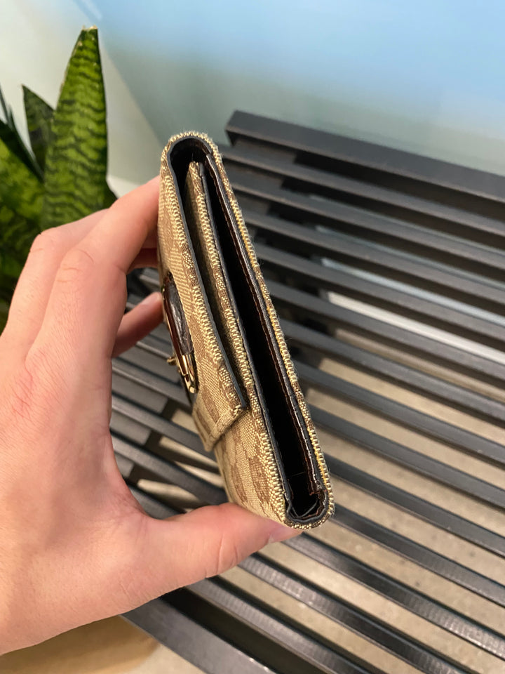 Gucci Brown GG Sherry Line Compact Wallet (2201)