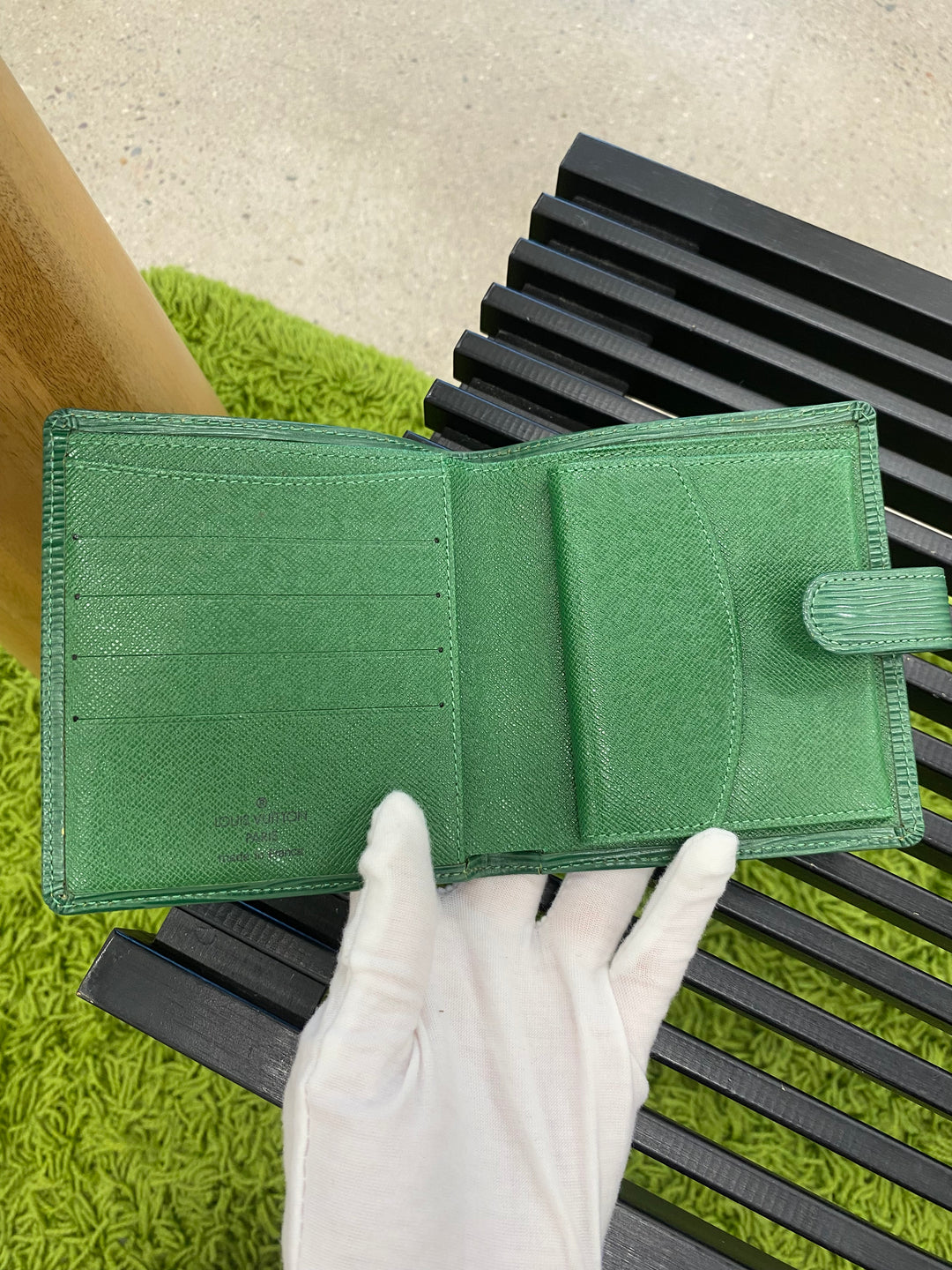 Louis Vuitton Green Epi Compact Wallet (8237)