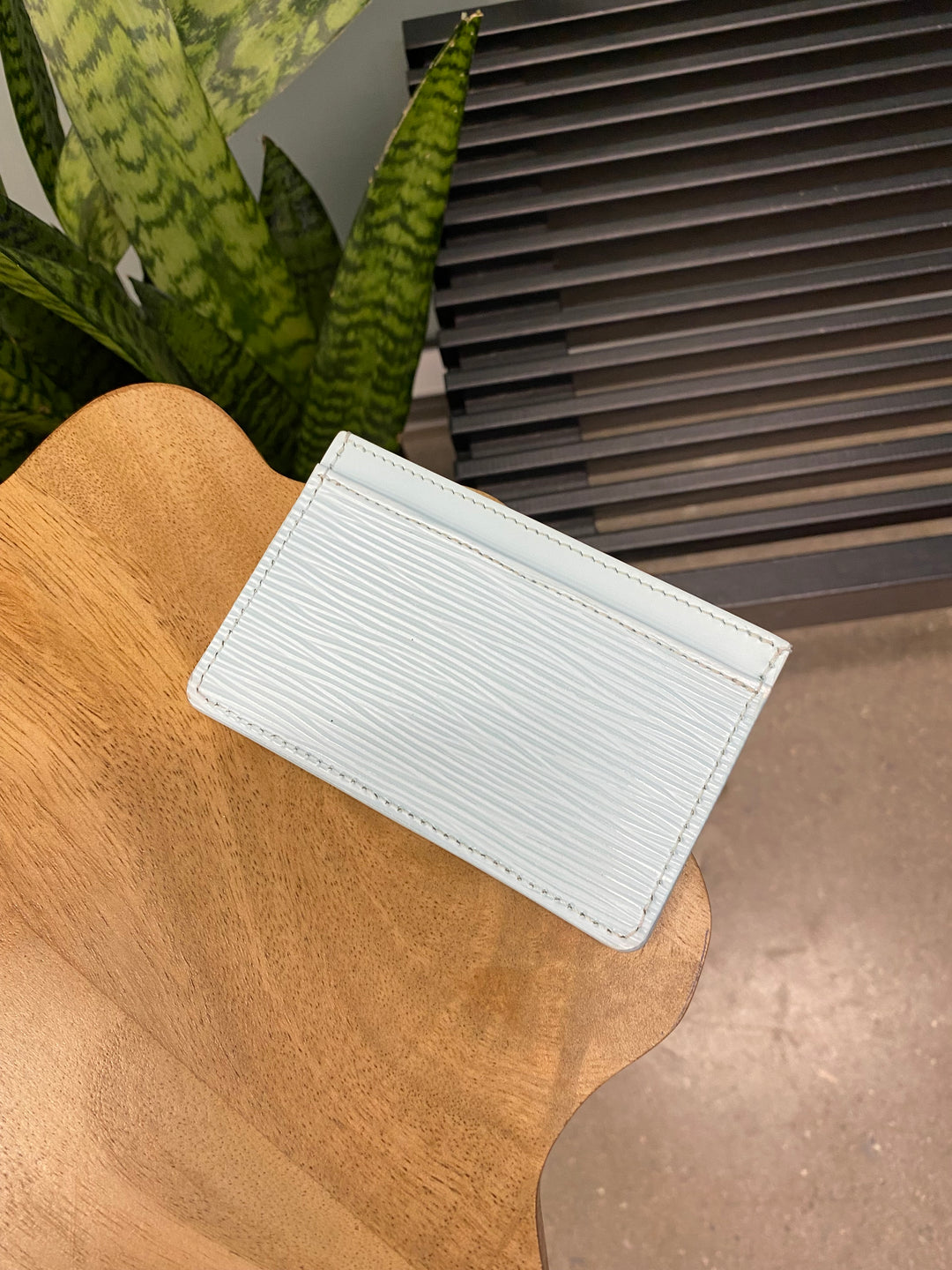 Louis Vuitton Ice Blue Epi Card Holder (5373)