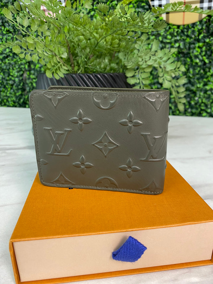 Louis Vuitton Monogram Seal Khaki Leather Billfold Wallet (1781)