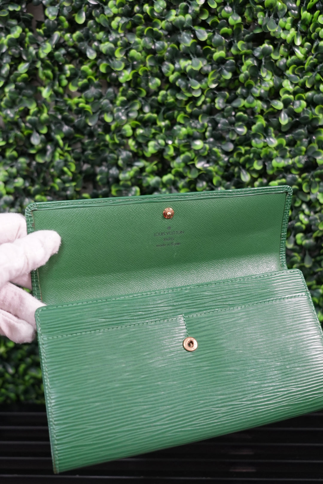 Louis Vuitton Green Epi Long Wallet (257)