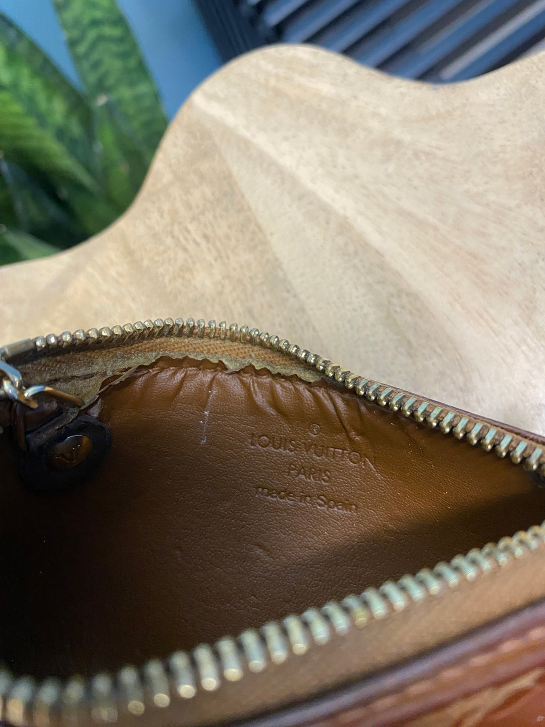 Louis Vuitton Bronze Vernis Key Cles (7871)