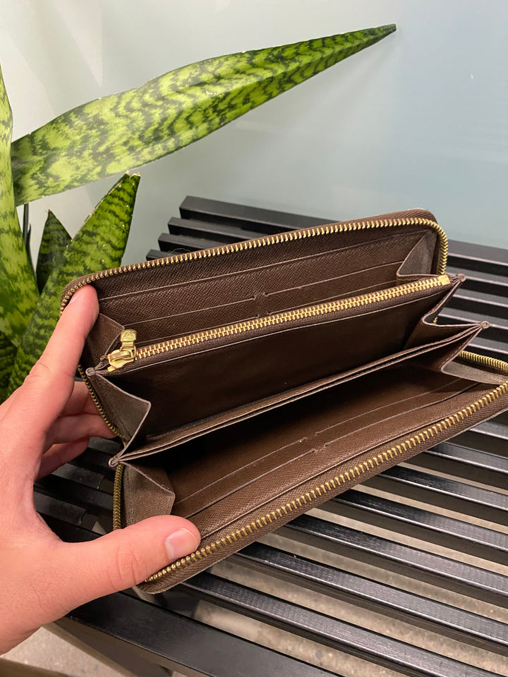 Louis Vuitton Damier Ebene ZIppy Wallet (1087)