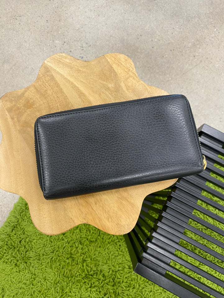 Gucci Black Pebbled Leather Marmont Zippy Wallet (3727)