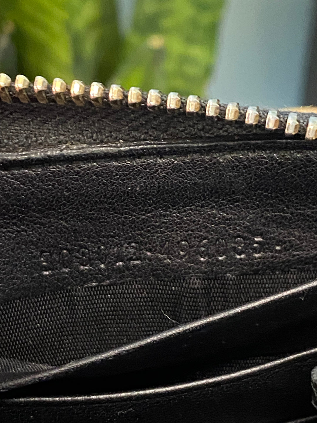 Gucci Black Leather Interlocking GG Zippy Wallet (1784)