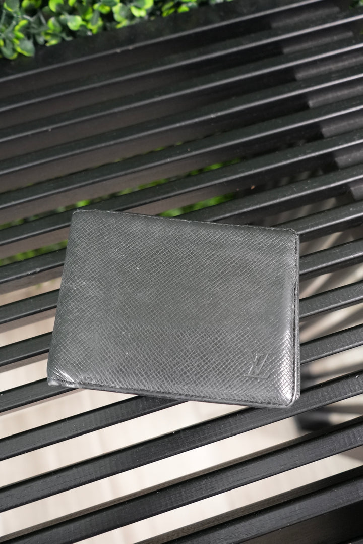 Louis Vuitton Black Taiga Leather Billfold (935)