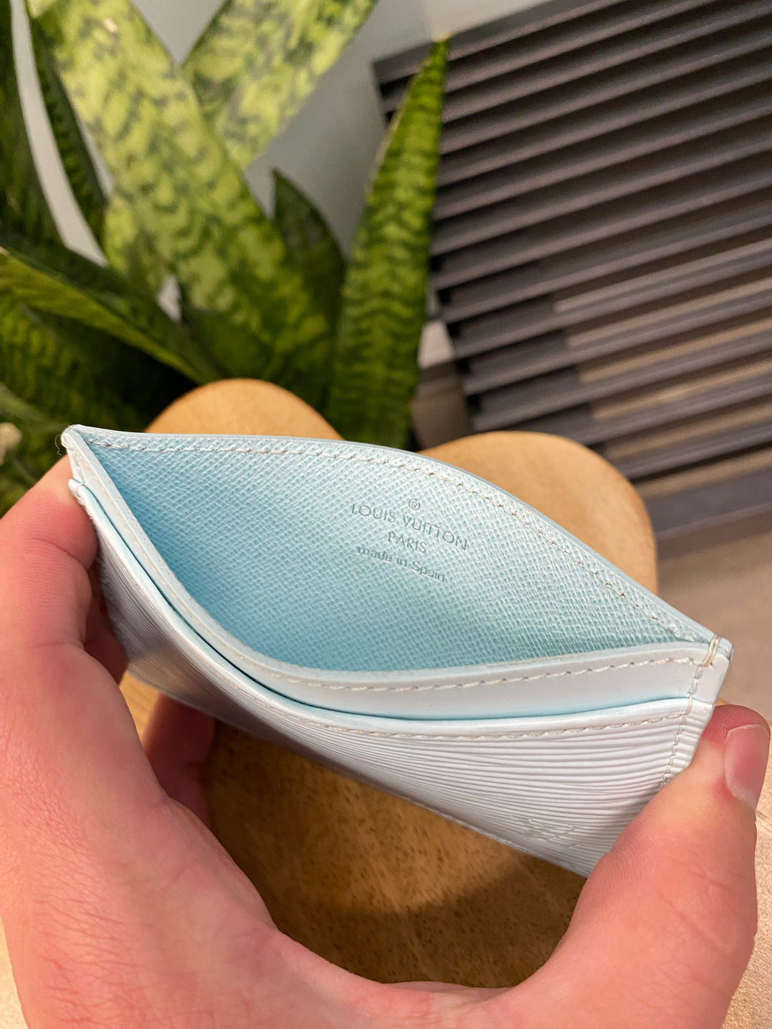 Louis Vuitton Ice Blue Epi Card Holder (5373)