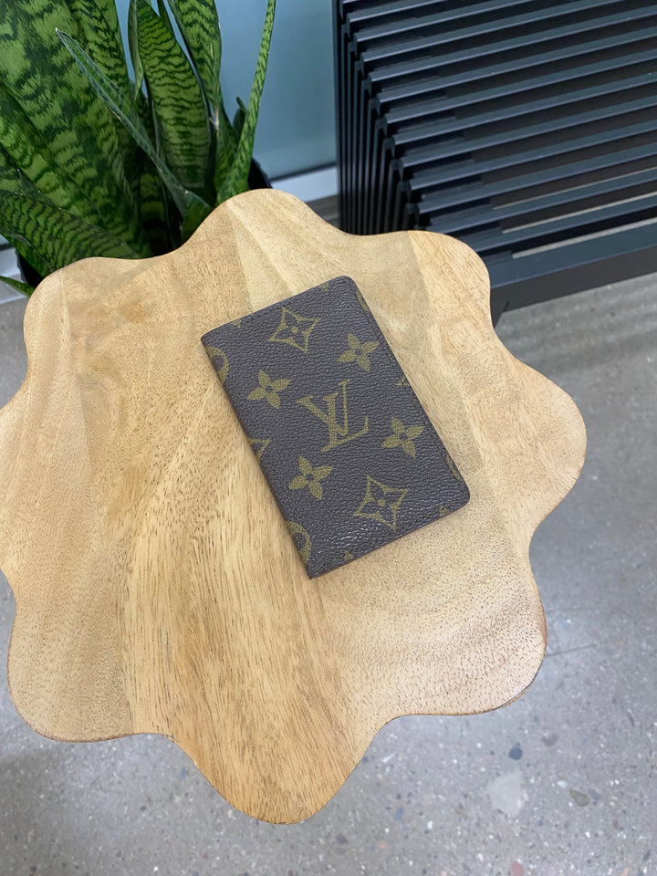 Louis Vuitton Monogram Card Case (3799)