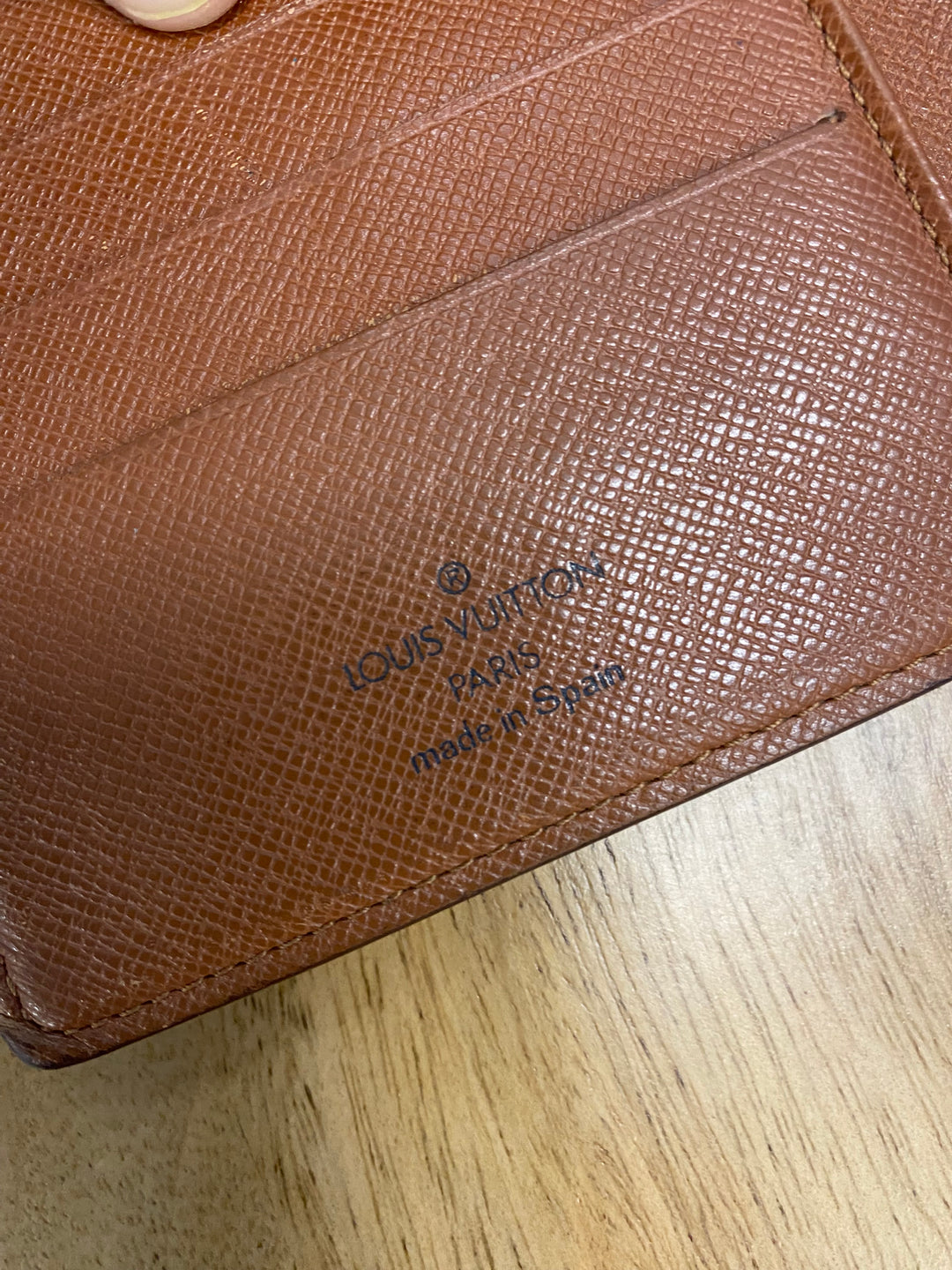 Louis Vuitton Monogram Billfold Wallet (7953)