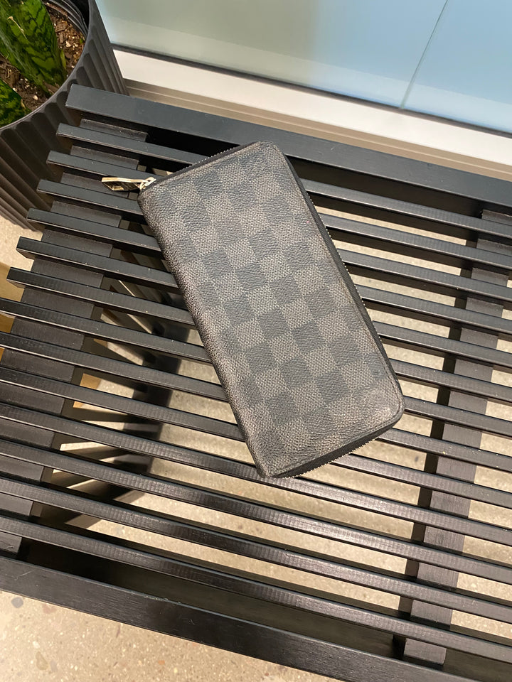 Louis Vuitton Damier Graphite Vertical ZIppy Wallet (3062)